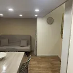 E&g House