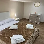 E&g House Νάπολη