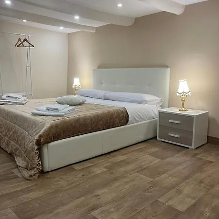 E&g House *