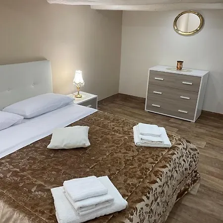 E&g House Nápoles